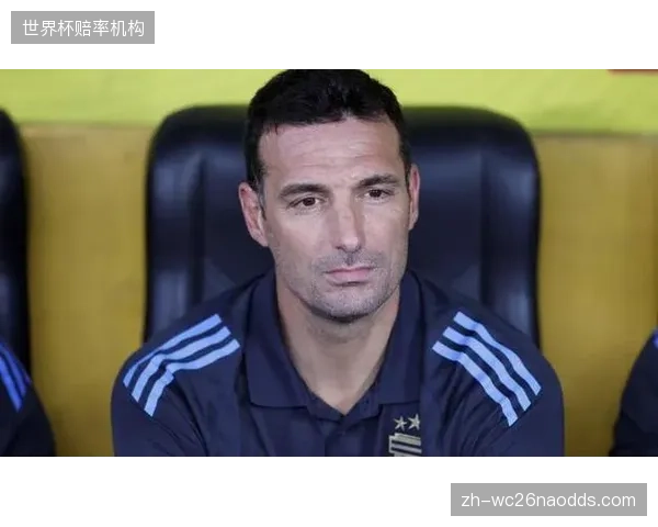 斯卡洛尼或变阵4-2-3-1,阿尔瓦雷斯在前牵制为梅西创造中路空间。 斯卡洛尼或变阵4-2-3-1,阿尔瓦雷斯在前牵制为梅西创造中路空间。